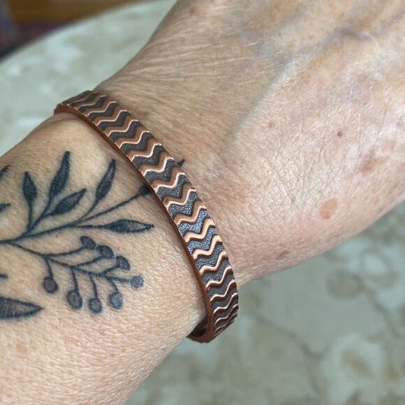 Copper Cuff Bracelet Unisex - Picture 4 of 5